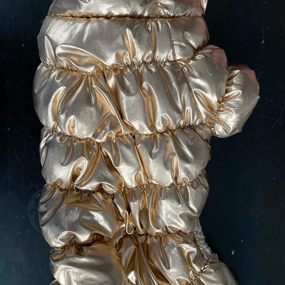 Puffy gold dog jacket - Picture 3 of 3